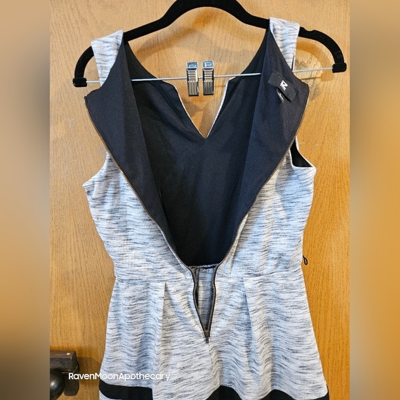 IZ Byer Dress 7 Juniors - Picture 5 of 11